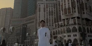 Potret Umrah Refal Hady, Tampil Menawan saat Beribadah di Tanah Suci