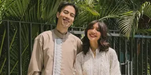 Potret Vidi Aldiano di Pengajian Faishal Adik Sheila Dara, Romantis Banget ke Istri