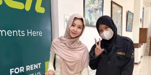 Potret Vilmei Sampai di Aceh Untuk Salurkan Donasi, Pakai Hijab Demi Hormati Adat 