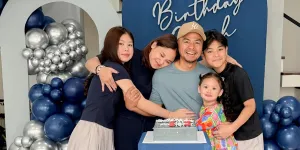 Potret Wendi Cagur Ulang Tahun ke-47, Diberi Kejutan Istri dan Anak-Anak