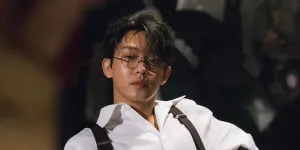 Potret Yoo Ah In 'Keciduk' di Bar Gay Shanghai, Dipuji Ramah