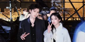 Potret Zhou Yiran dan Bao Shangen Tampil Manis saat Jalani Pemotretan Terbaru