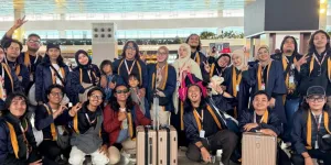 Praz Teguh Boyong Keluarga dan Timnya Ibadah Umrah Bersama