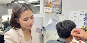 Prilly Latuconsina Kunjungi Pabrik Perhiasan Miliknya, Turun Langsung Awasi Produksi