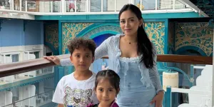 Rachel Vennya Ajak Anak Naik Disney Cruise Line, dekor Pintu Kamar Tidurnya