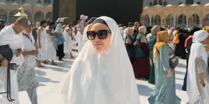 Rachel Vennya Jalani Ibadah Umrah Bersama Sahabat