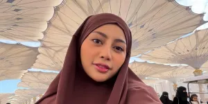 Rachel Vennya Nikmati Umrah di Masjid Nabawi, Tetap Cari Makanan Indonesia di Madinah