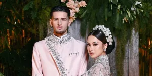 Rebecca Klopper Spill Souvenir Bridesmaid di Pernikahan Jennifer Coppen dan Justin Hubner
