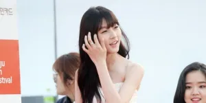 Red Carpet Fairy, Potret Cantik Kim Sae Ron Pakai Gaun Pendek
