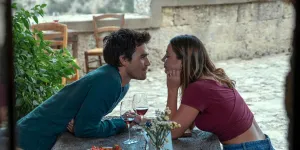 10 Rekomendasi Film yang Cocok Ditonton Sendirian di Rumah dan Tidak Ada Siapa-Siapa 