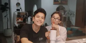 Rendi Jhon dan Glenca Chysara Makan Sahur, Penuh Semangat Meski Masih Muka Bantal