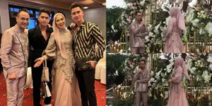 Resmi Lamaran, 8 Momen Romantis Venna Melinda dan Ferry Irawan - Gandengan Tangan Tak Mau Lepas