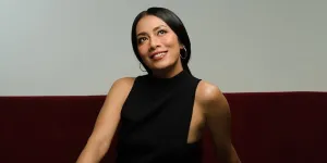 Rilis Album Baru, Dee Lestari Belajar Bikin Konten TikTok ke Teman