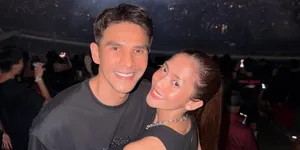 Potret Ririn Dwi Ariyanti dan Jonathan Frizzy Nonton Konser Kanye West di GBK