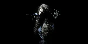 Ritual Musik Kegelapan Ala Lorde di Roseland Ballroom