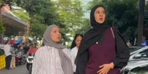 Sahabat Karib, Paula Verhoeven & Tya Ariestya Akui Hobi Jajan Street Food Hingga Masuk Rumah Hantu Bareng
