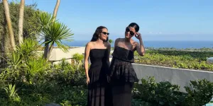 Sahabatan, Potret Enzy Storia dan Medina Dina Kompak Pakai Dress Hitam - Cantik