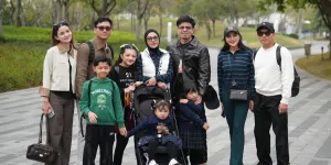 Sarah Menzel Ikut Liburan Keluarga Anang ke Tiongkok, Mesra Bareng Azriel Hermansyah