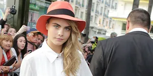 Tanda-Tanda Cara Delevingne Memang Gadis Yang Menyebalkan