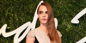 Segudang Tas Keren Koleksi Cara Delevingne, Kalian Harus Punya!