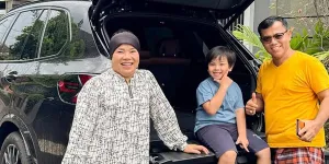 Sekarang Punya Cucu Cewek, Ibu Fuji Bela-belain Pagi Ketemu Buat Ini