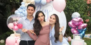 Seleb Datang ke Gender Reveal Steffi Zamora, Bestie Semua dari Syifa Hadju - Mikha Tambayong