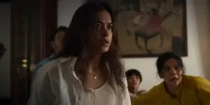 Sinopsis 'ABADI NAN JAYA': Mikha Tambayong & Eva Celia Dikejar Zombi