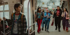 Sinopsis Film 'ALI & RATU-RATU QUEENS', Perjalanan Mencari Ibu Sampai ke New York