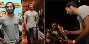 So Sweet! Malam Valentine, Reza Rahadian Bagi Mawar Merah