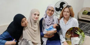 Starla Ditemani Inara Rusli Jenguk Baby Perfexio Anak Virgoun dan Lindi Fitryana