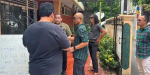 Suasana Rumah Duka Ibunda Ivanka Slank, Kaka Slank Datang Melayat
