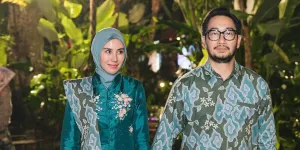 Syahnaz Sadiqah Kunjungi Korban Tanah Longsor di Bandung Barat, Turun Langsung Hibur Warga