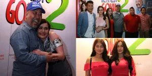 Tak Hanya Diapit Cewek Cantik, Indro Warkop Girang Saat Dipeluk