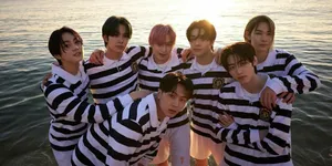 Tak Ketinggalan Merayakan Halloween, Para Member ENHYPEN Berfoto dengan Tema Pemburu Hantu!