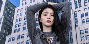 Tampil Cantik dan Karismatik, Yuk Intip Potret Terbaru Han So Hee Dalam Pemoretan Bersama LUCKY CHOUETTE!