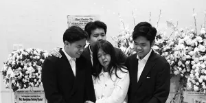 Tangis Jerome Polin Pecah di Momen Tutup Peti Sang Ayah, Ungkap Alasan Pilih Kremasi