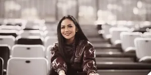 Tiba di China, 7 Potret Kris Dayanti di World Kungfu Championship dari Persiapan - Nonton Opening Ceremony