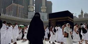 Umi Pipik Tunda Keberangkatan Jemaah Umrah Imbas Konflik Timur Tengah