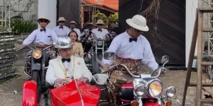 Unik, Aska Uyun dan Soimah Naik Motor Klasik Menuju Venue Akad Nikah
