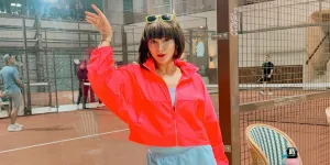 Ussy Sulistiawaty Main Padel Pakai Kostum Era 90-an, Cantik & Nyentrik ala Spice Girls 