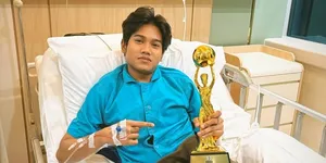 Valen DA7 Rayakan Piala Indonesian Dangdut Awards 2026 dari Rumah Sakit