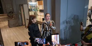 Vicky Shu dan Adiezty Fersa Bongkar Isi Suvenir Pernikahan Nathalie Holscher