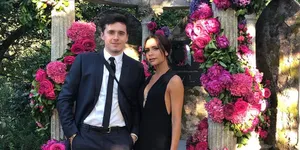 Victoria Beckham Ajari Brooklyn Beckham Tampil Classy Sejak Dini
