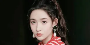 Wang Yuwen Foto Bareng Sederet Artis di Balik Layar Acara CCTV Spring Festival Gala 2026, Super Ekstrovert 