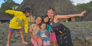 Wulan Guritno Kunjungi NTT, Nikmati Budaya dan Dukung Sepak Bola Perempuan