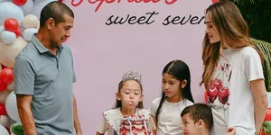 Potret Yasmine Wildblood Rayakan Ultah ke-7 Sophia Sang Putri Kedua