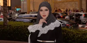 Zahra Sima Tampil Cantik Berhijab, Jadi Model Bareng Fuji