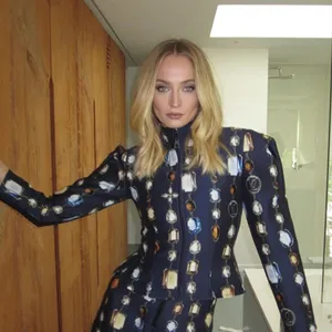 Amazon Resmi Tunjuk Sophie Turner Jadi Lara Croft di Serial TOMB RAIDER