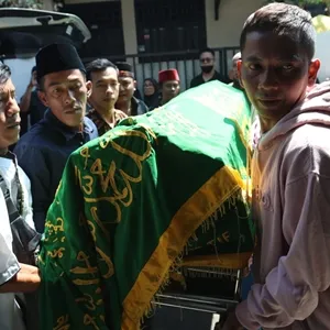 Mpok Alpa umrla zaradi raka, pokop je bil ganljiv