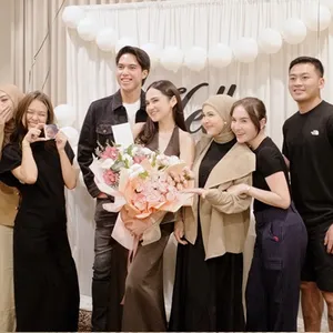 https://cdns.klimg.com/resized/300x300/p/potret-syifa-hadju-dapat-surprise-ulang-8fe067.jpg